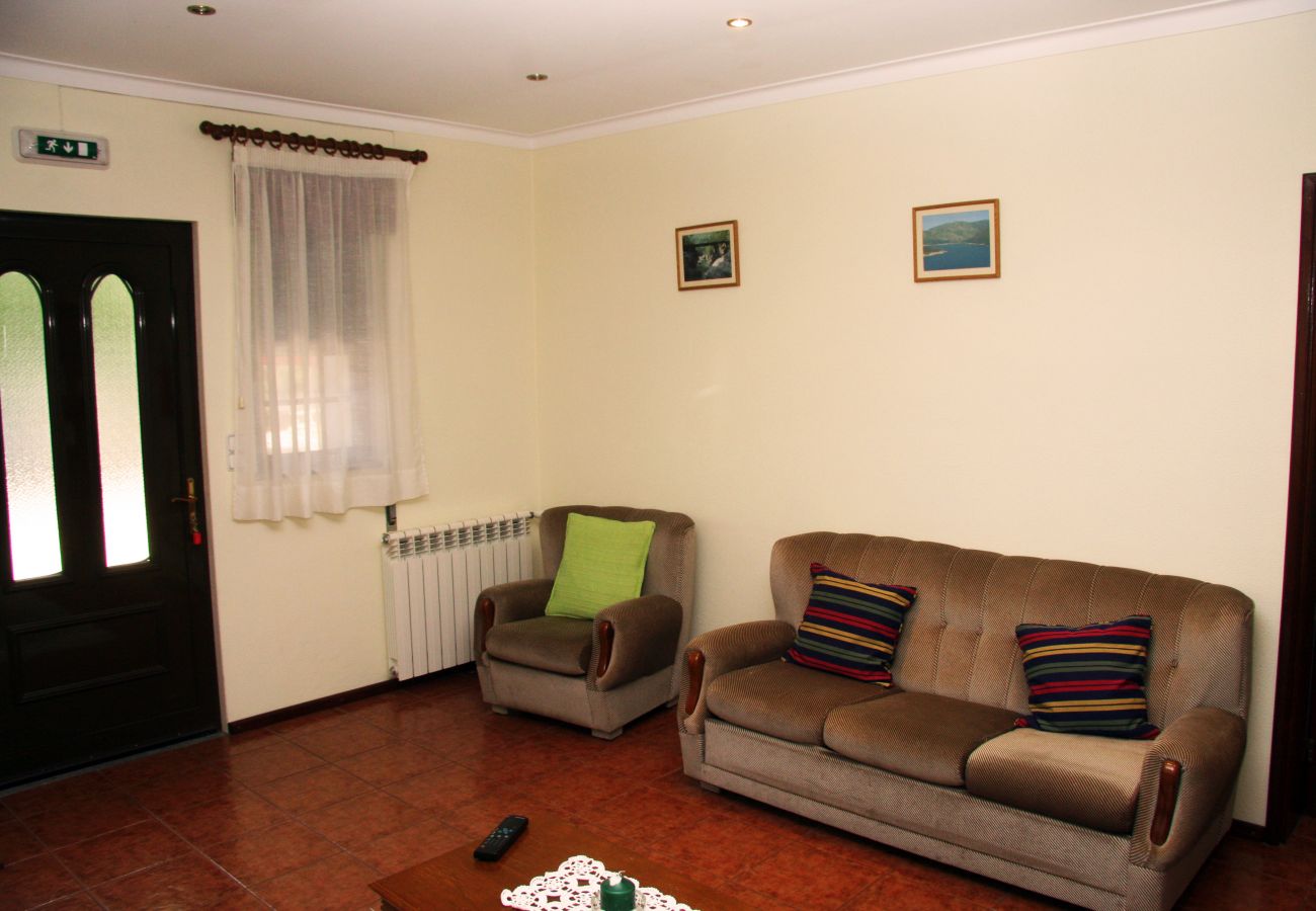 Rent by room in Campo do Gerês - Quarto Casa Parede Nova