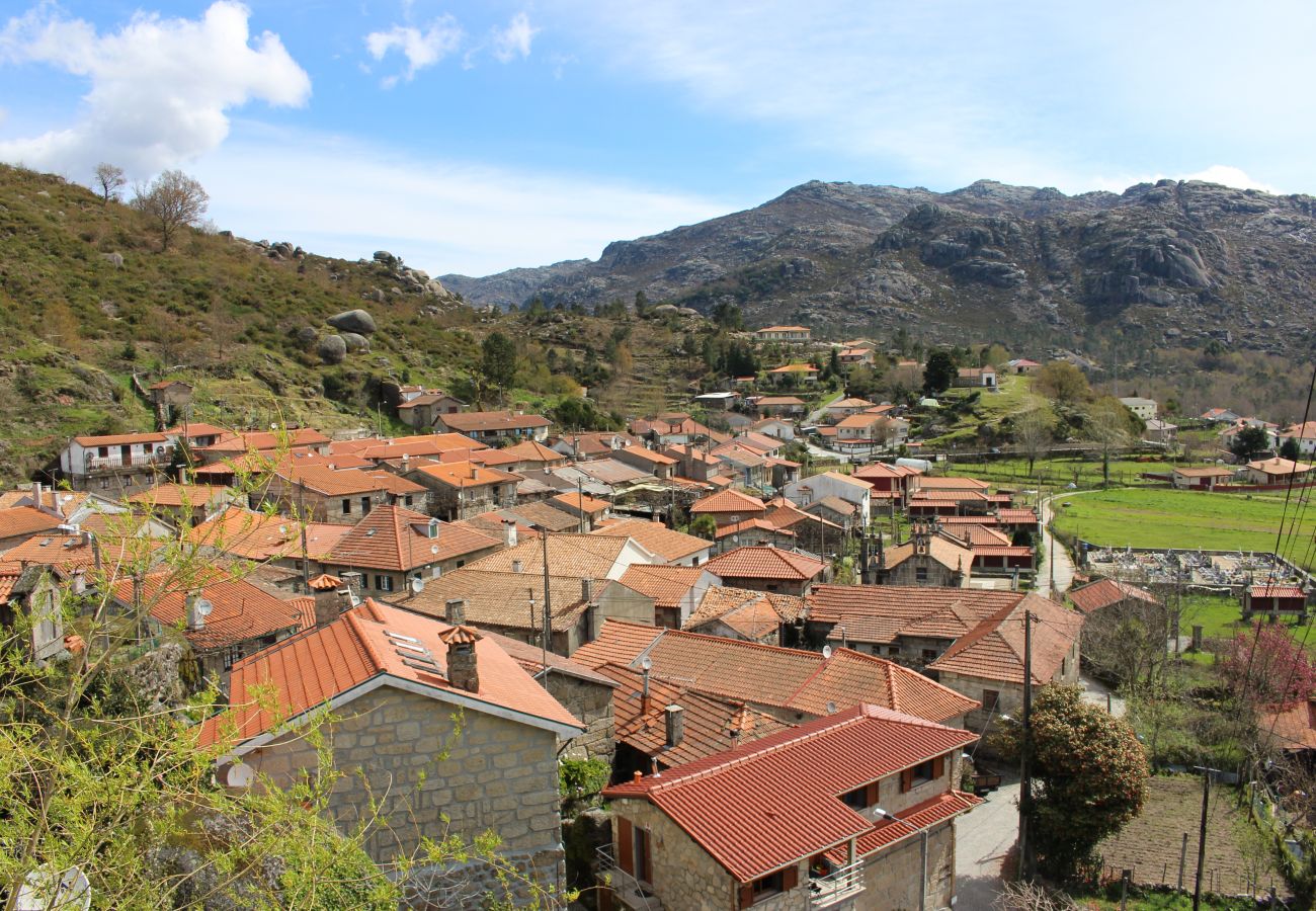 Rent by room in Campo do Gerês - Quarto Casa Parede Nova